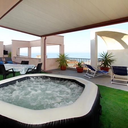 Attico Vista Mare Con Terrazza E Spa Riscaldata Santo Stefano di Camastra Zewnętrze zdjęcie
