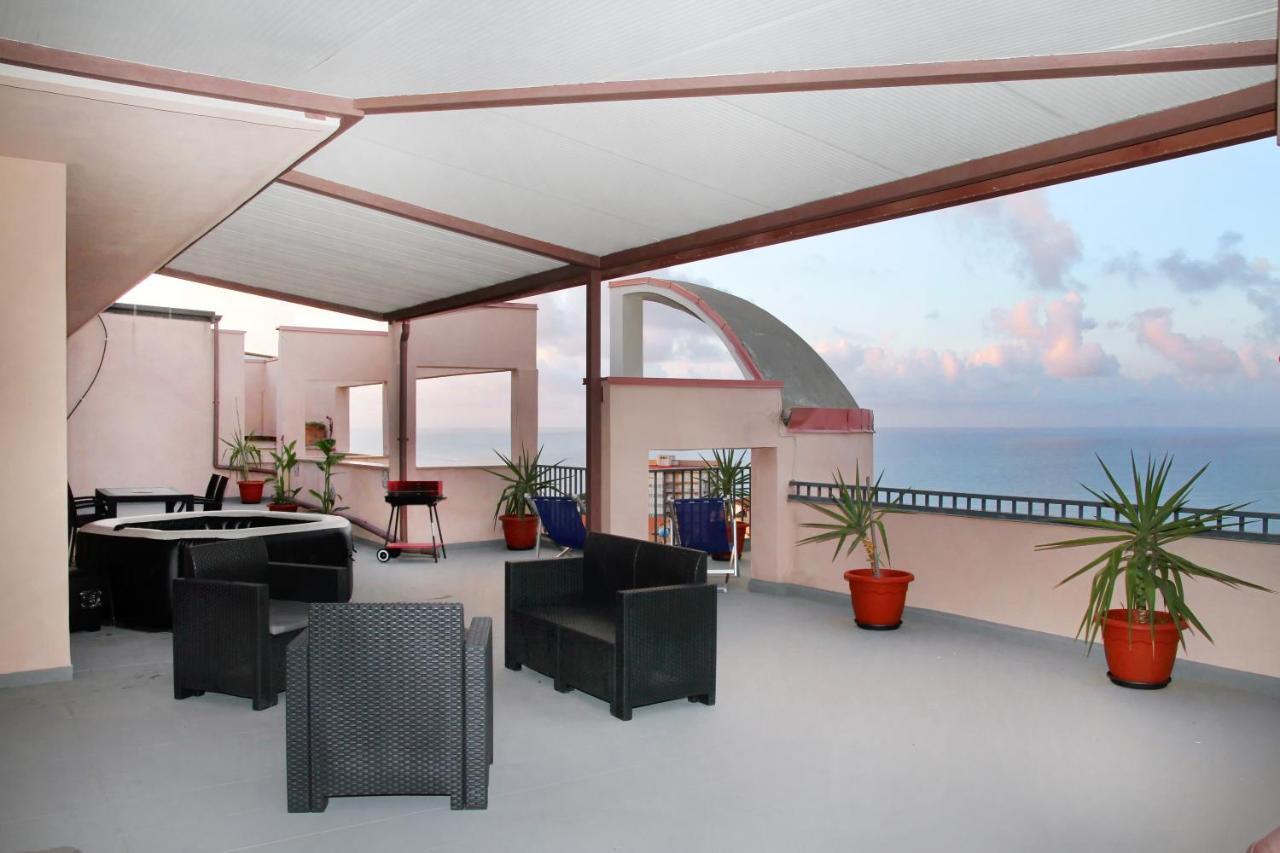Attico Vista Mare Con Terrazza E Spa Riscaldata Santo Stefano di Camastra Zewnętrze zdjęcie