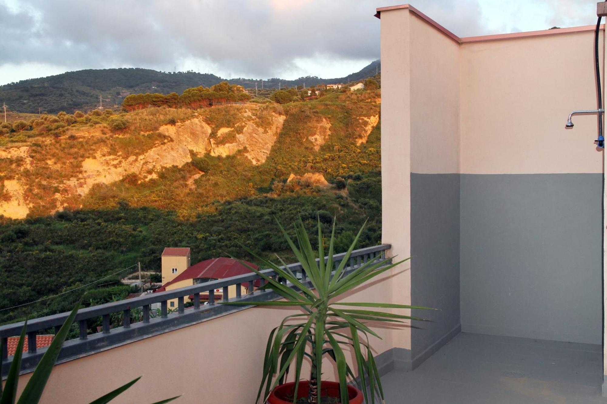 Attico Vista Mare Con Terrazza E Spa Riscaldata Santo Stefano di Camastra Zewnętrze zdjęcie