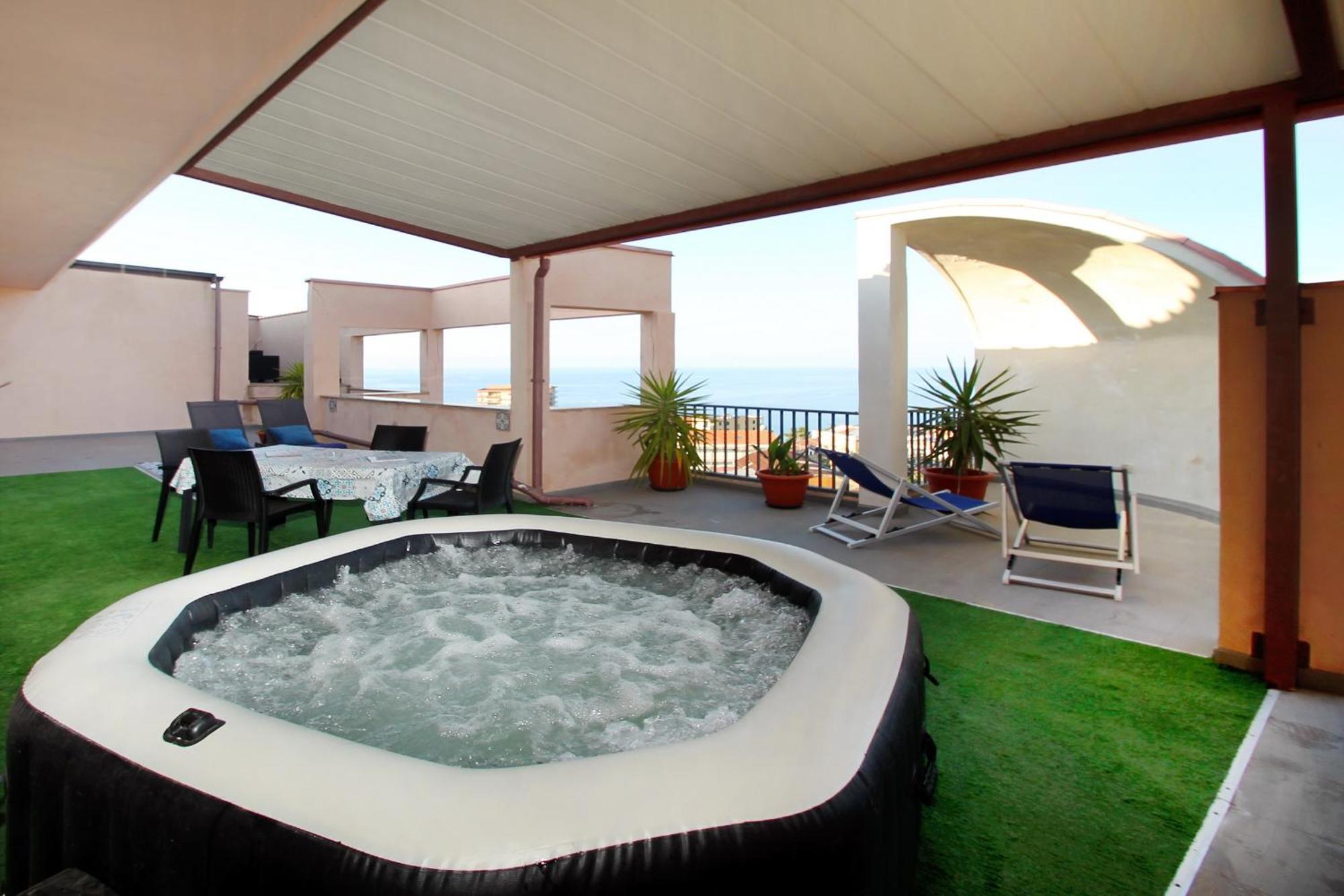 Attico Vista Mare Con Terrazza E Spa Riscaldata Santo Stefano di Camastra Zewnętrze zdjęcie