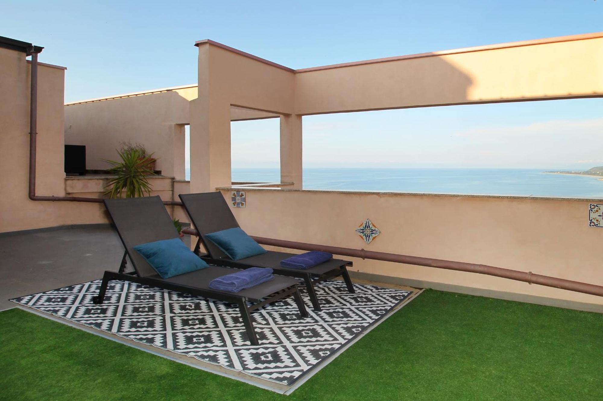 Attico Vista Mare Con Terrazza E Spa Riscaldata Santo Stefano di Camastra Zewnętrze zdjęcie